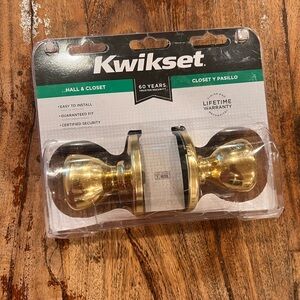 New Kwikset Hall/Closet Handle in Polished Brass Door  Knob